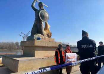 Aktywistkom Ostatniego Pokolenia grozi 8 lat więzienia. Chodzi o zniszczenie Warszawskiej Syrenki